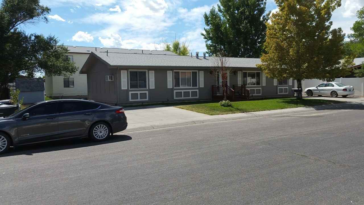 807-809 North Pointe Circle - Photo 2 of 15