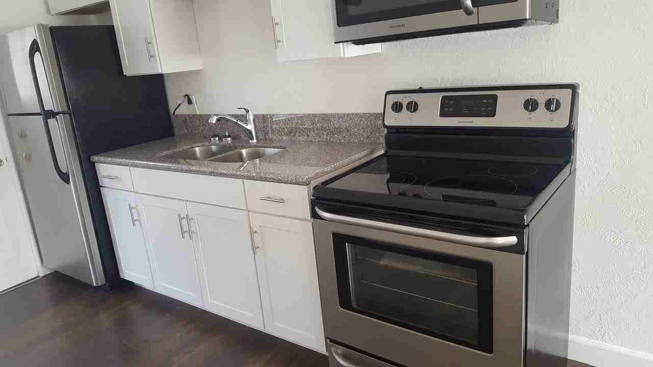 Hedges Plaza Apartments 850 E Hedges Ave, Fresno, CA 93728 Zumper