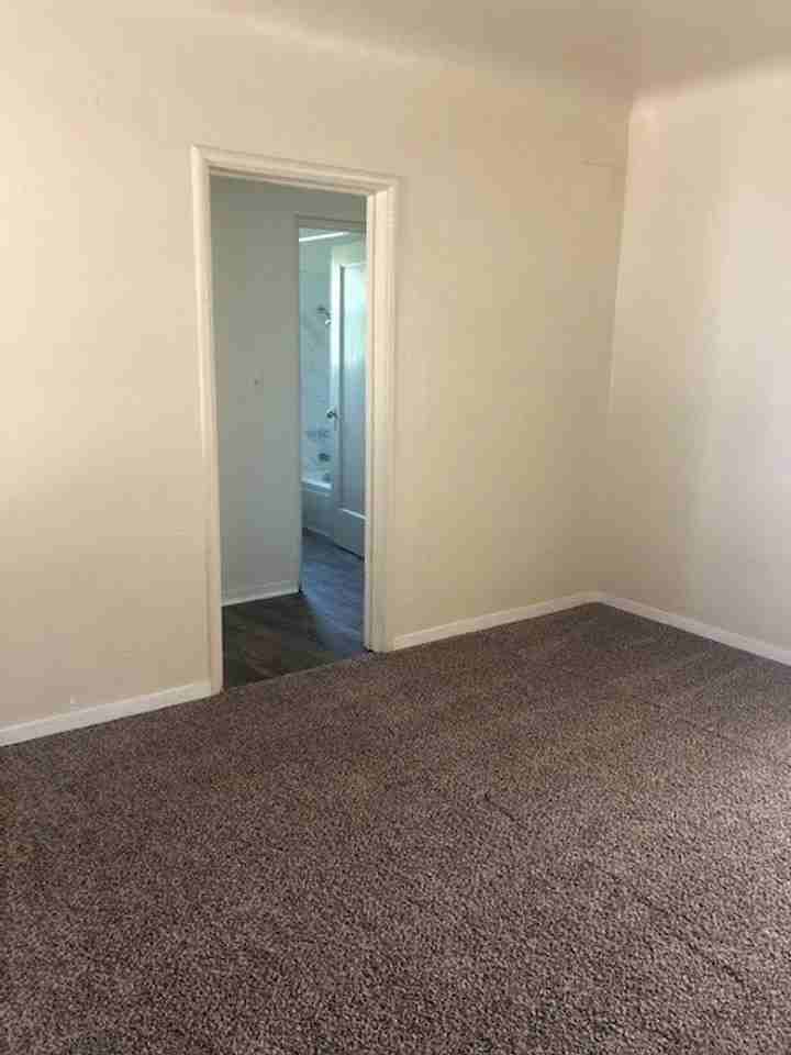 2043 & 2045 West Street - Photo 3 of 18