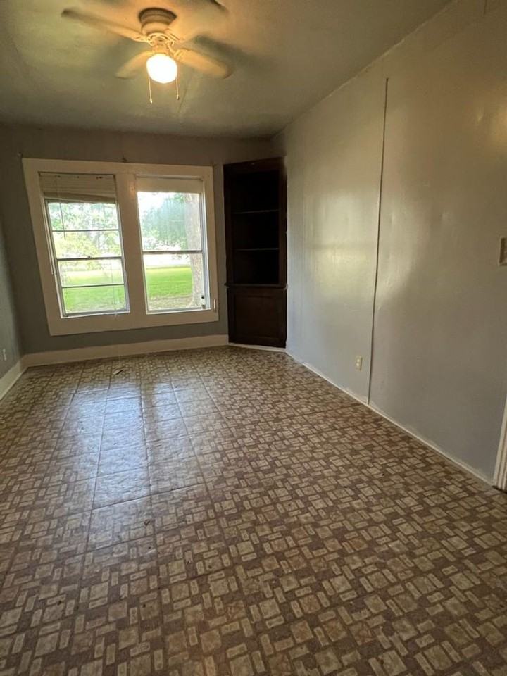 3960 Harding Dr - Photo 2 of 5