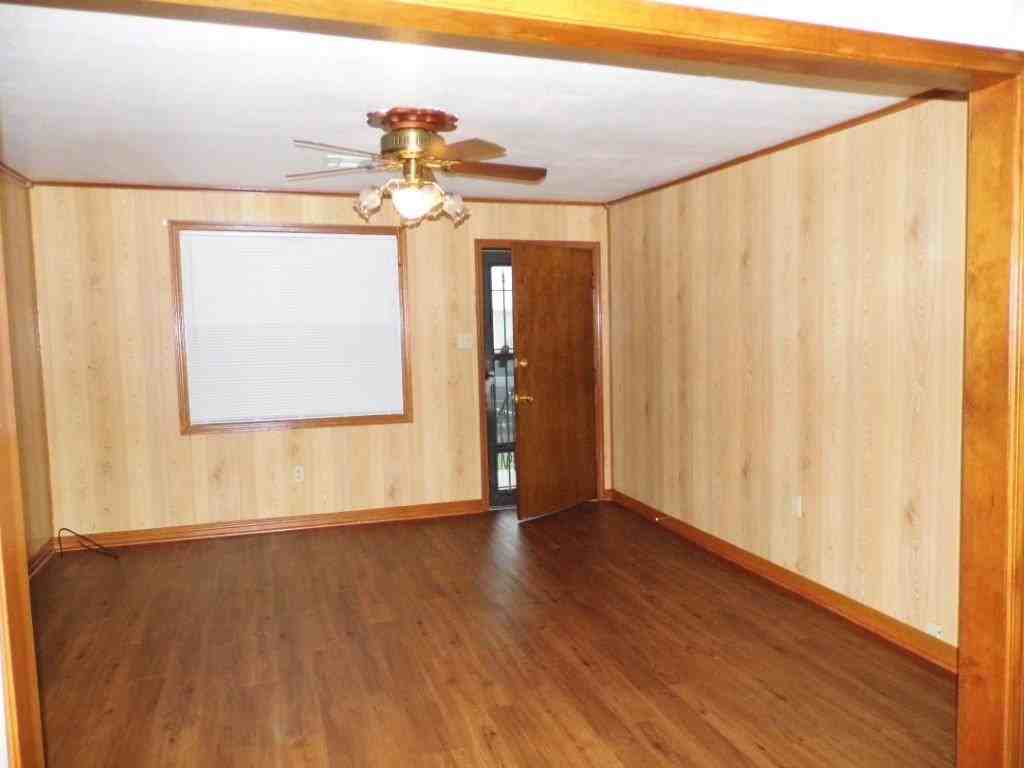 1059 Ave A - Photo 3 of 10