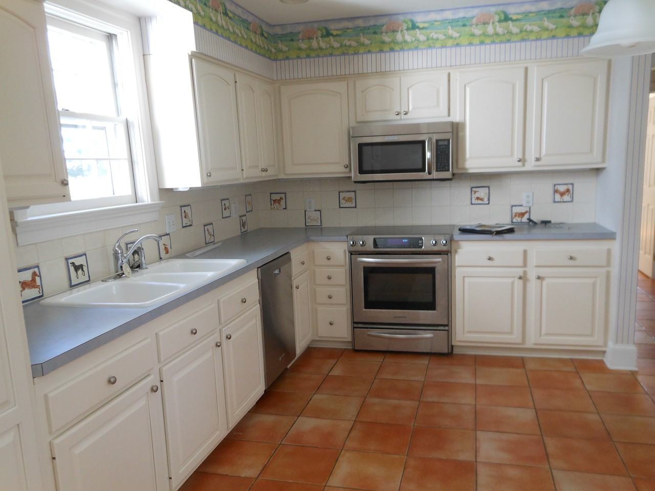 894 Audley Ln - Photo 2 of 30