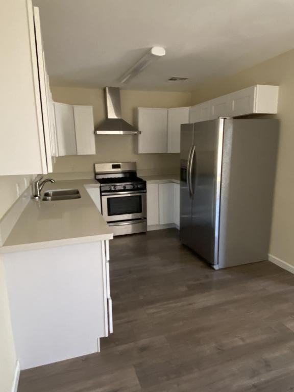 2855 N Evans St - Photo 5 of 8