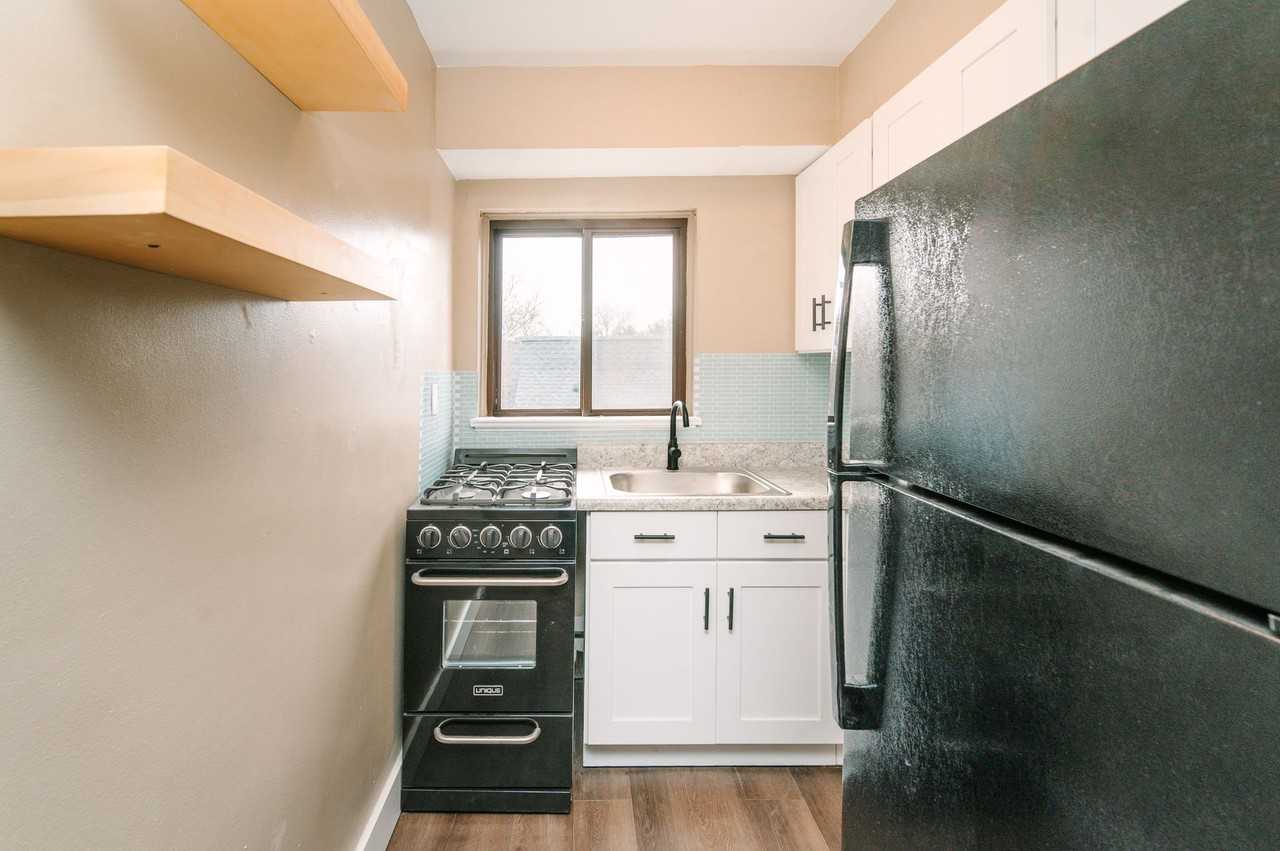 Brighton Road Apartments - Photo 2 of 4