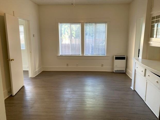 719 W 47th St #4 - Photo 3 of 7