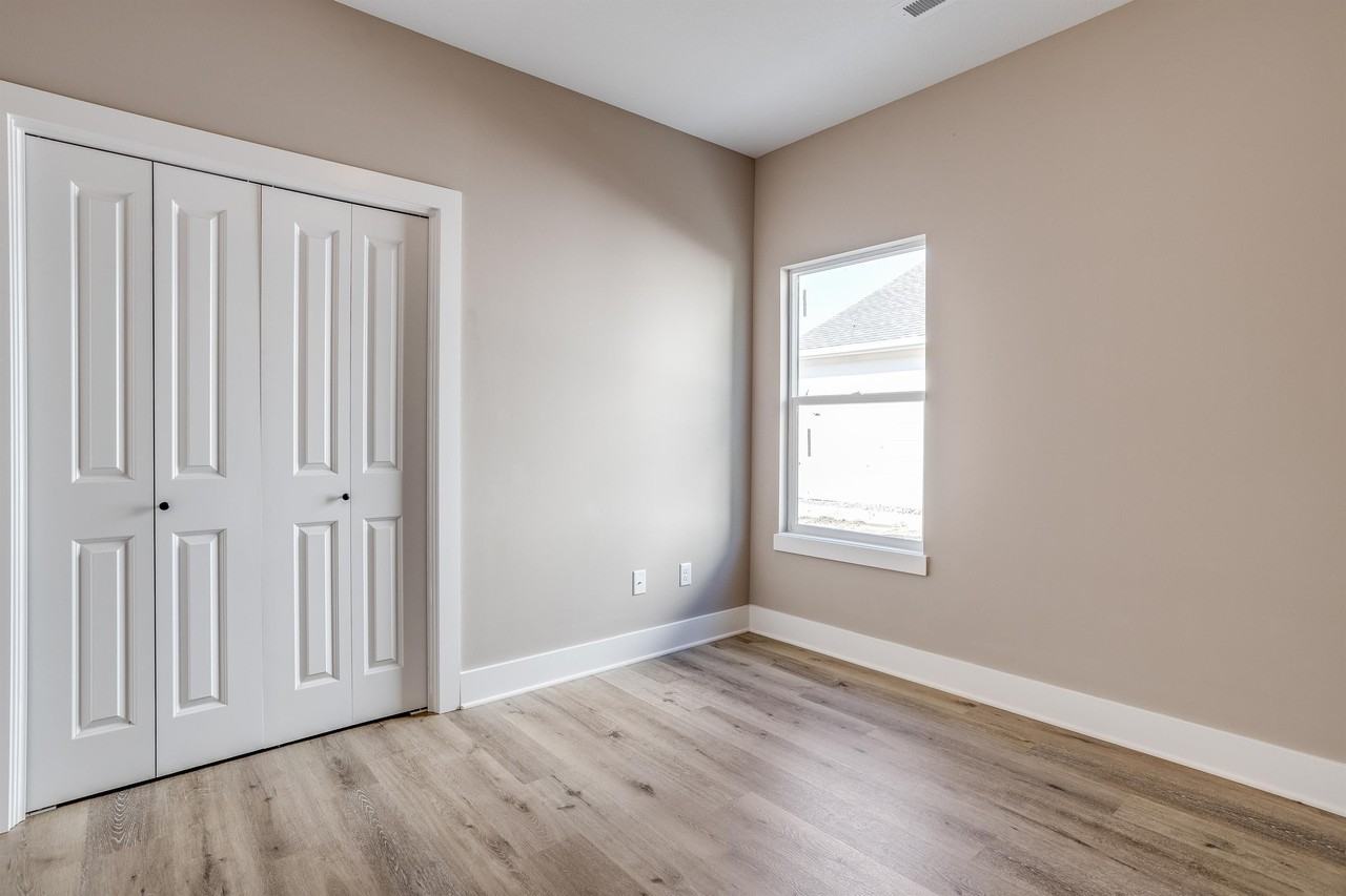 4326 N Hazelwood St #1 - Photo 2 of 15