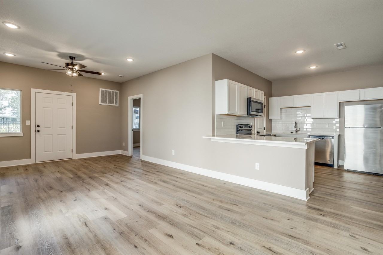 4307 N Hazelwood St #1 - Photo 3 of 15