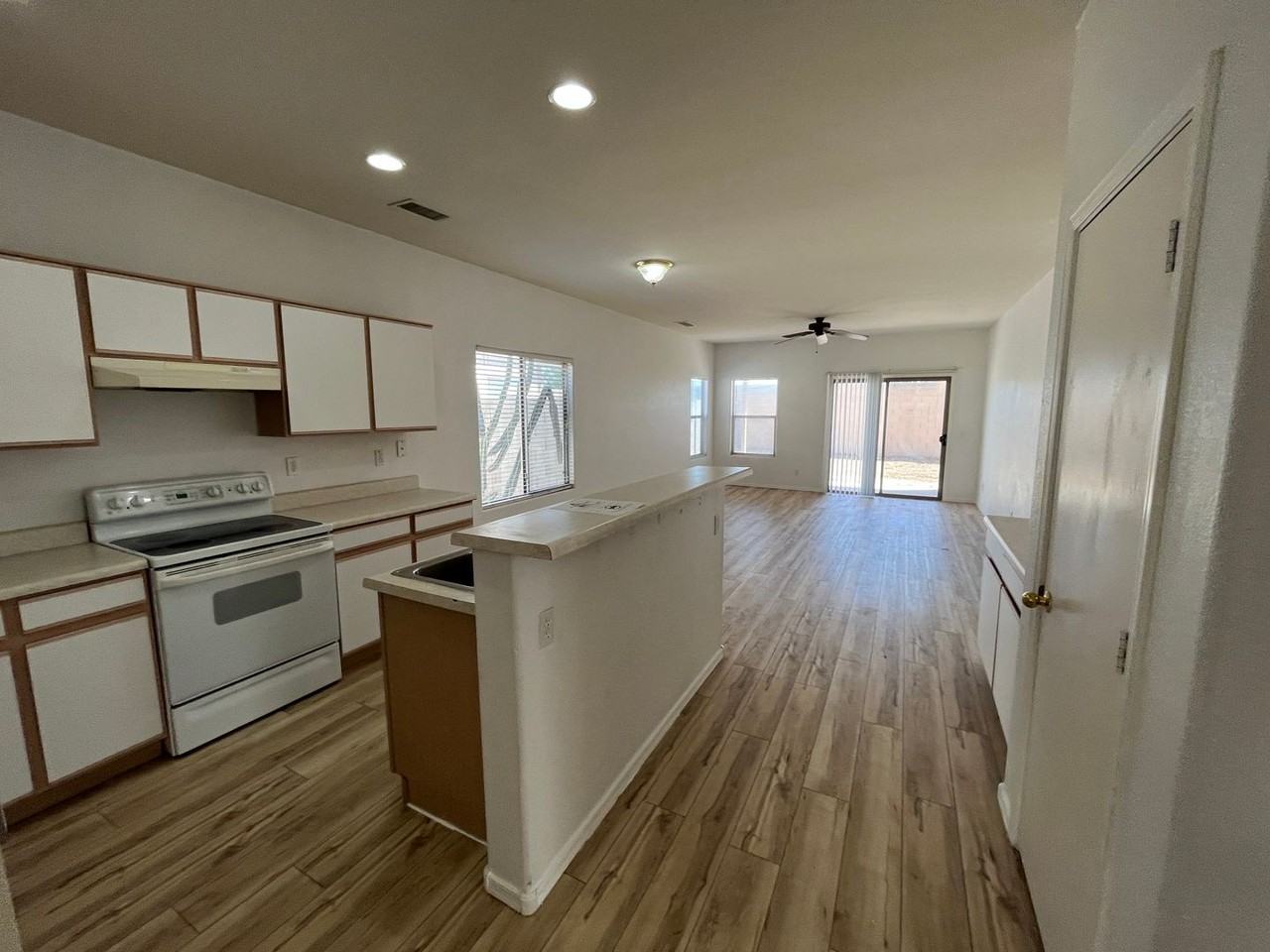 1113 N 6th St - Photo 3 of 34