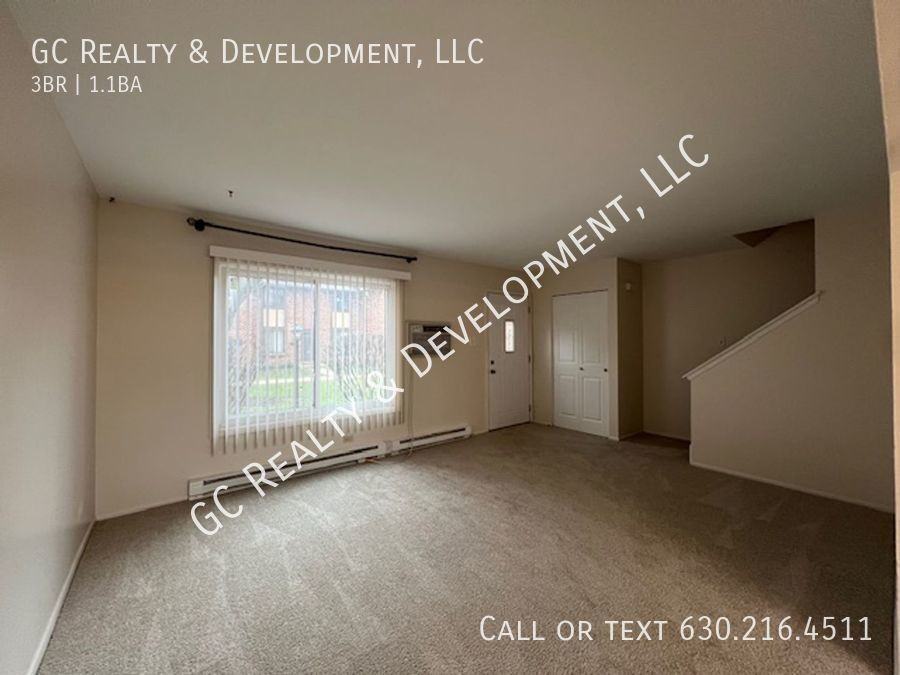 18W144 Kirkland Ln - Photo 2 of 24
