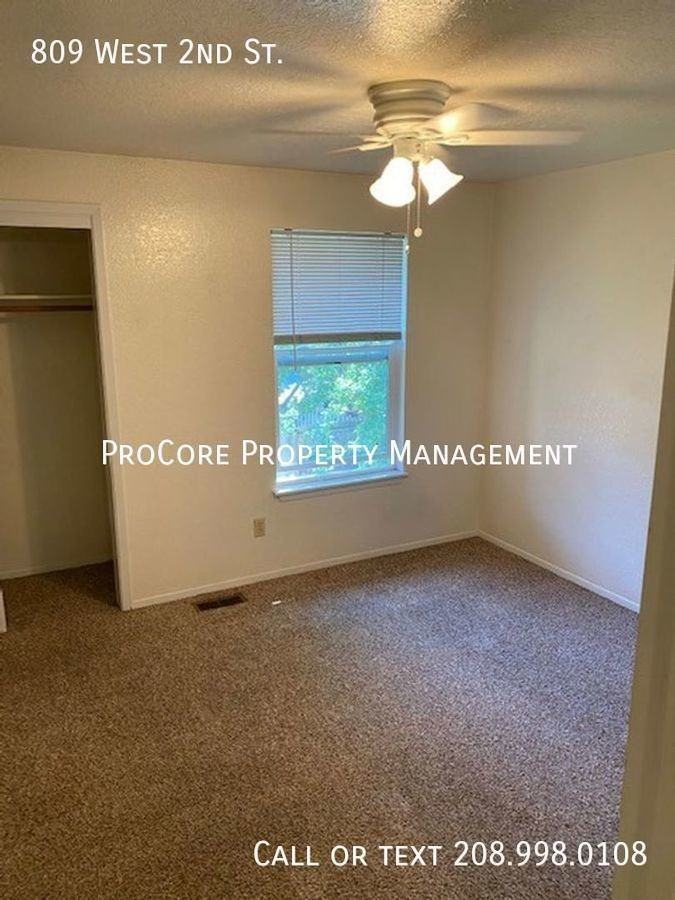 809 W 2nd St - Photo 3 of 11