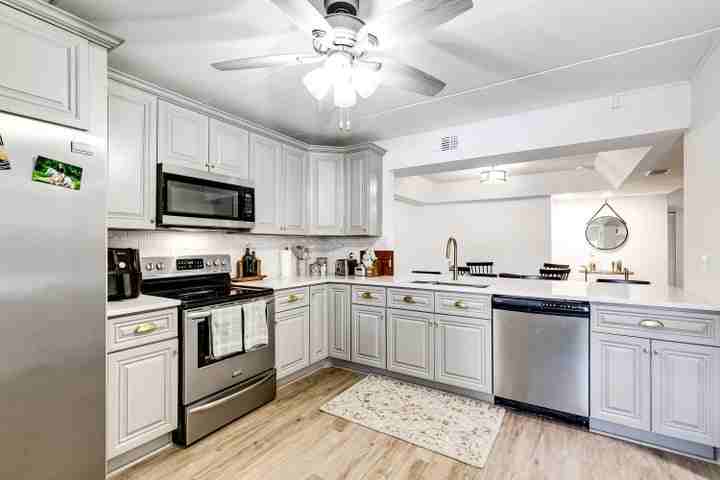 12260 Sag Harbor Ct - Photo 2 of 17