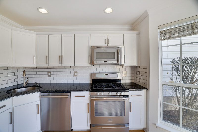 1915 Willings Ln - Photo 2 of 14