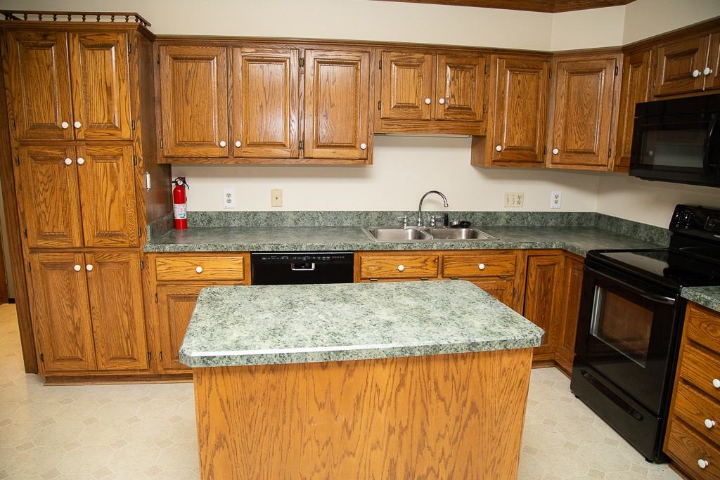 1033 Hobbs Rd #1 - Photo 7 of 19