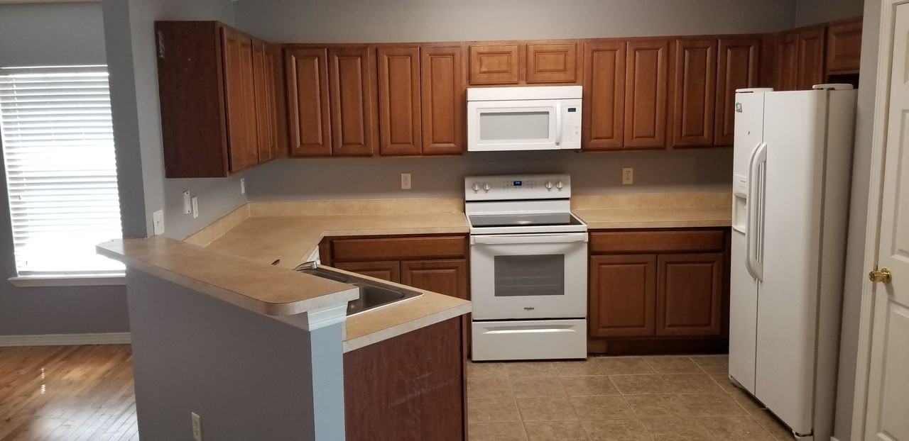 837 Broxton St - Photo 3 of 25