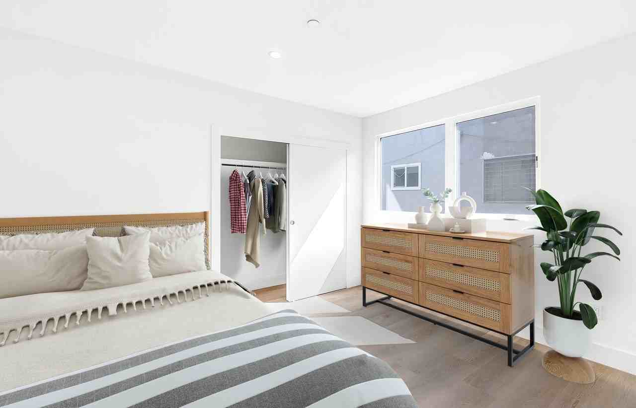 914 7th Street - Photo 7 of 19