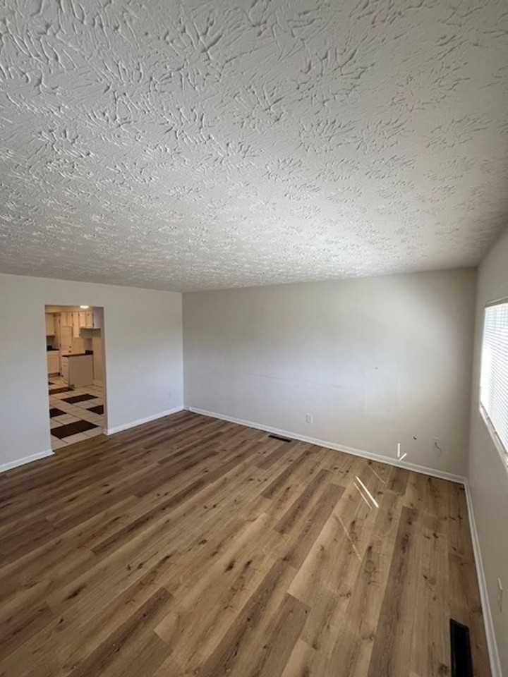 2175 Hanna Dr - Photo 2 of 21