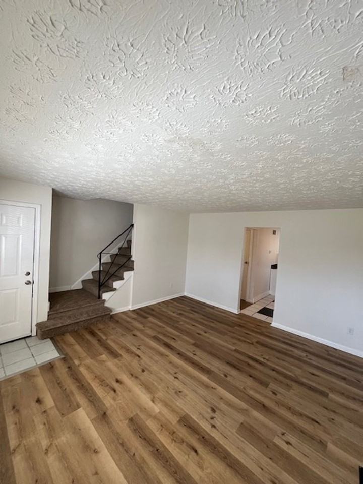 2175 Hanna Dr - Photo 3 of 21