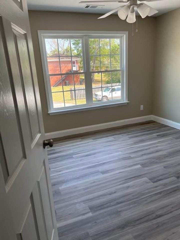 311 Broad St - Photo 5 of 8