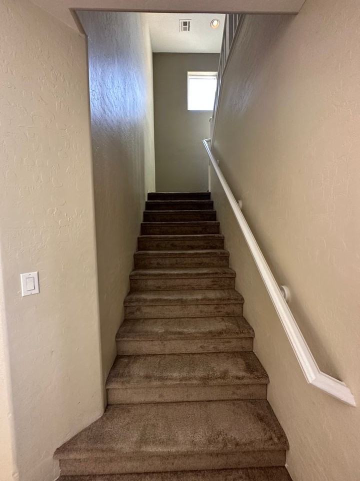 8323 Rygate Ave - Photo 7 of 18