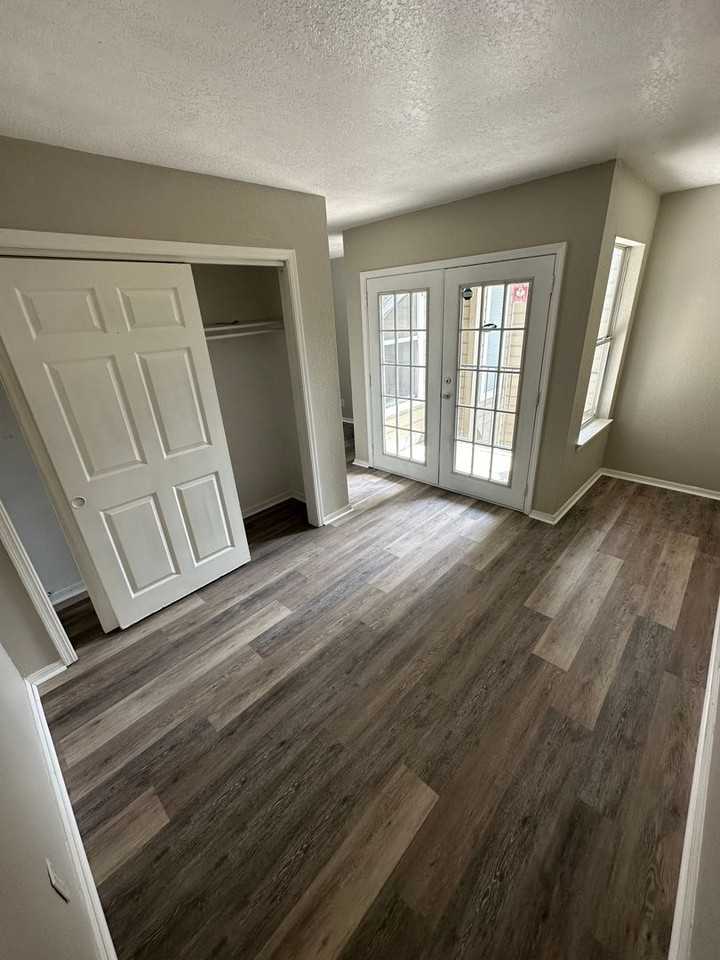 1730 E 67th St #303 - Photo 7 of 11