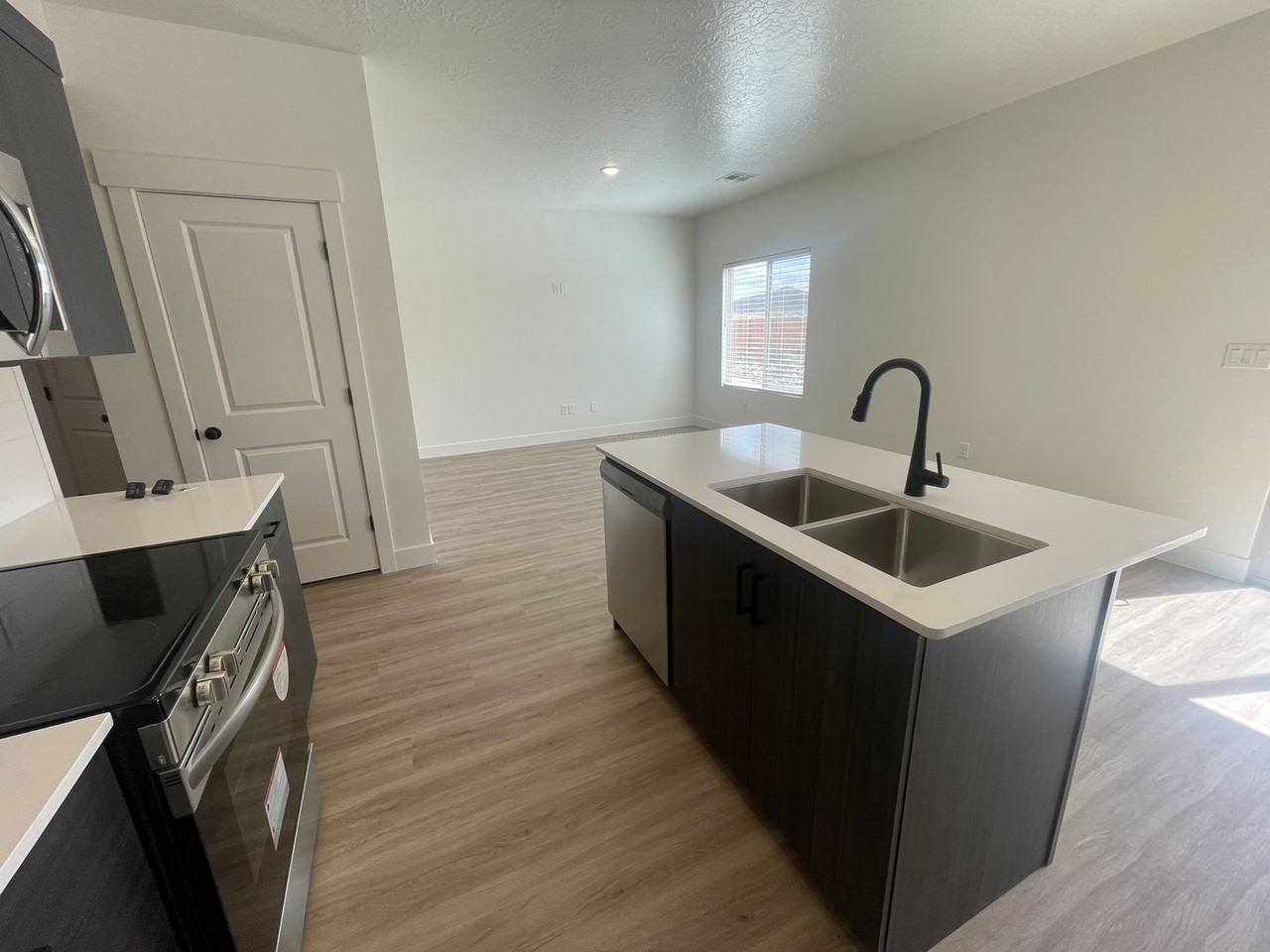 2294 E Alexander Ln - Photo 7 of 21