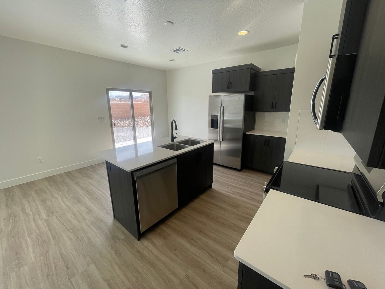 2294 E Alexander Ln - Photo 4 of 21