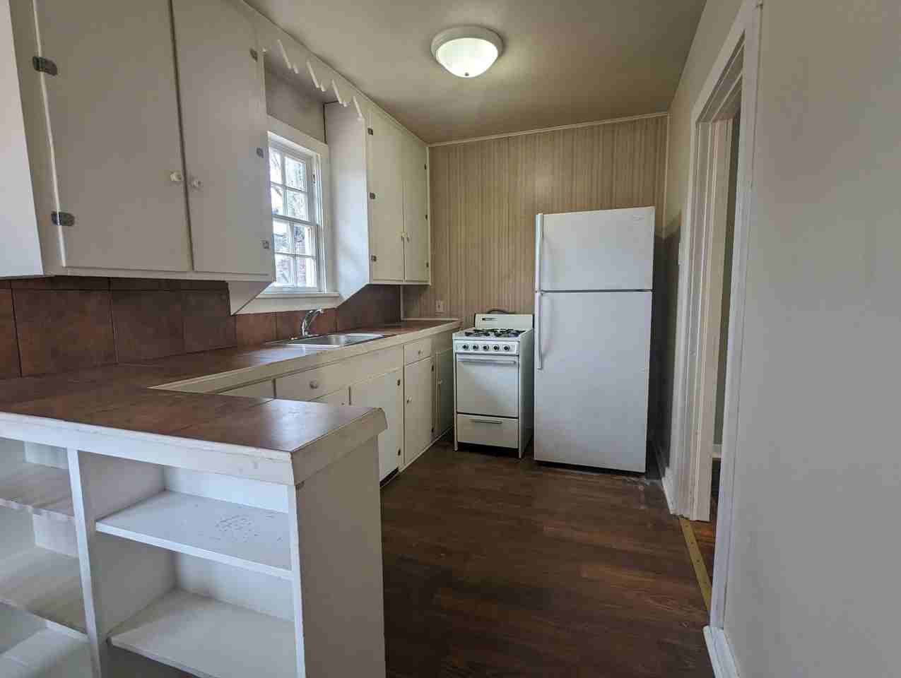 1212 E 14th St - Photo 3 of 7