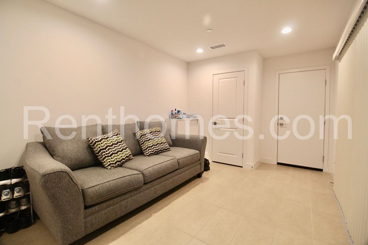 8055 Silvercrest Way - Photo 2 of 34