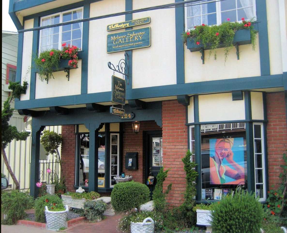 724 Main St - Photo 2 of 15