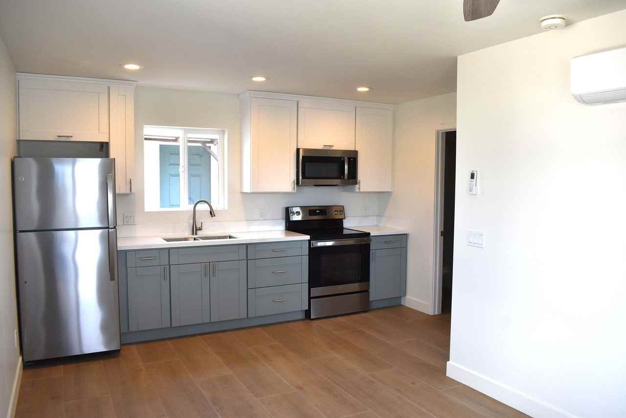 4047 49th St - Photo 2 of 10