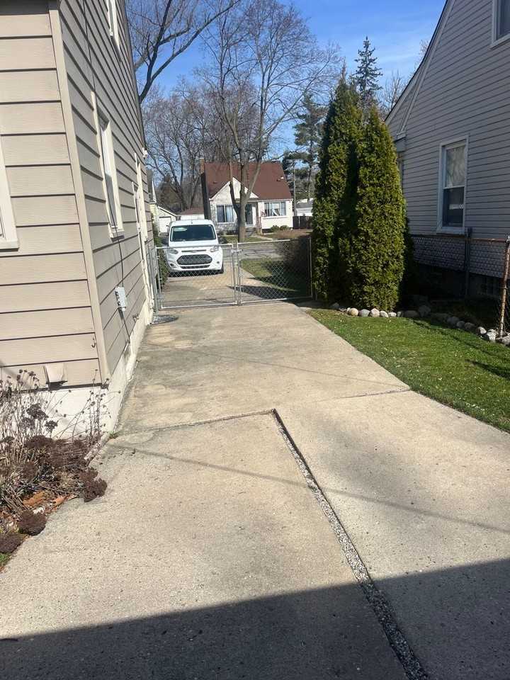 20641 Carlysle St - Photo 3 of 33