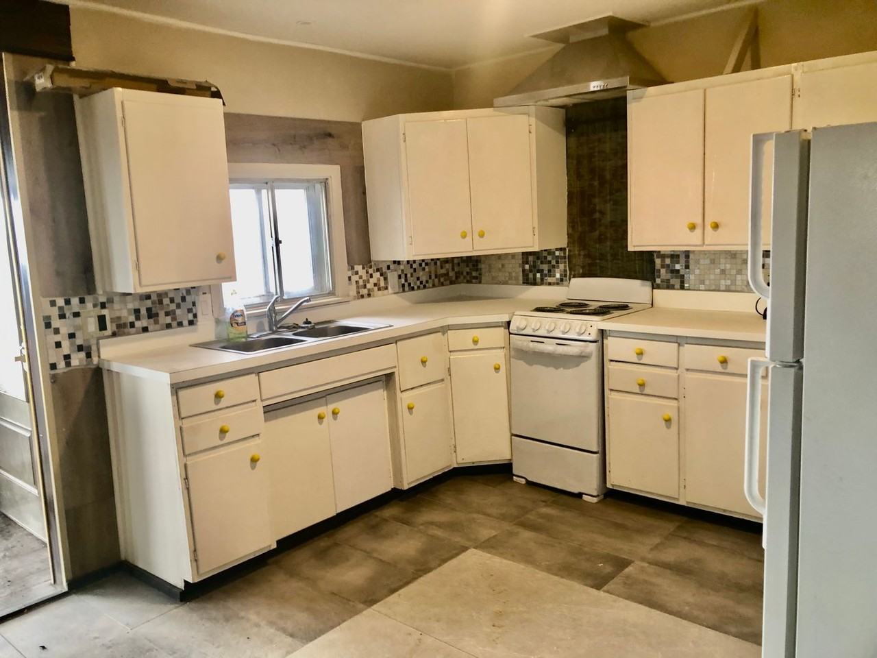 845 Main St - Photo 4 of 16