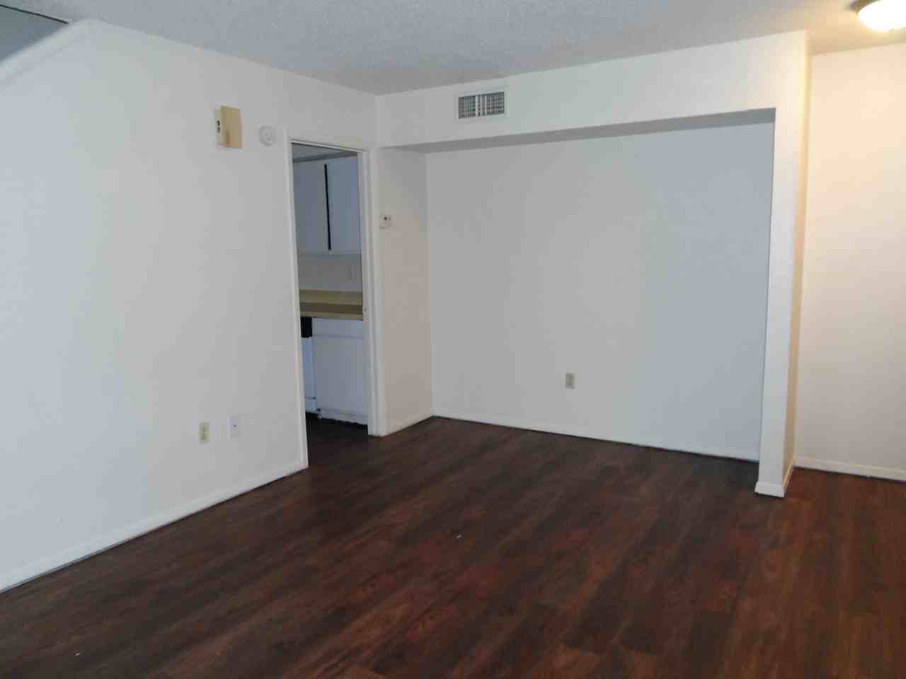 1400 Holleman Dr Apt D - Photo 3 of 13