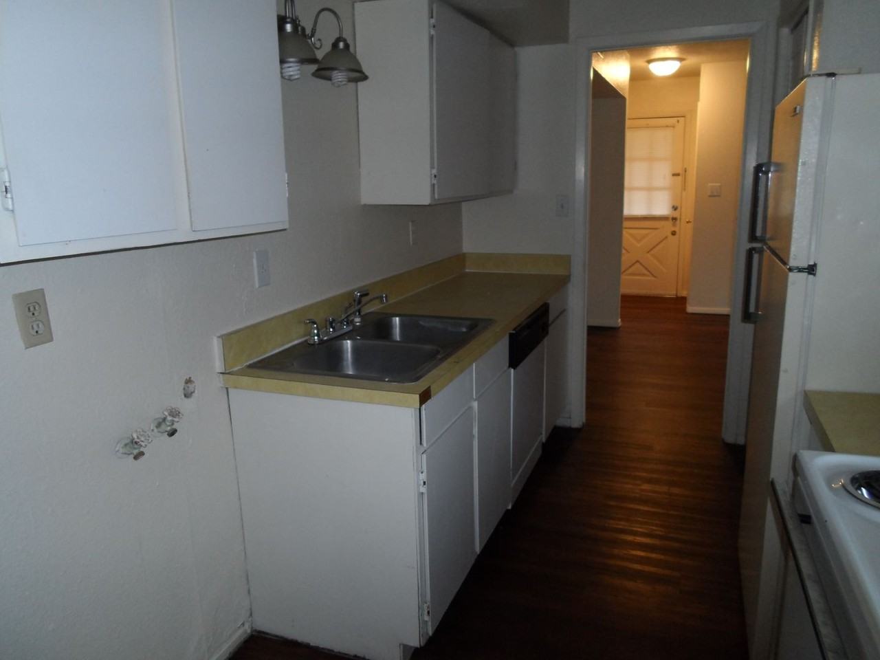 1400 Holleman Dr Apt D - Photo 5 of 13