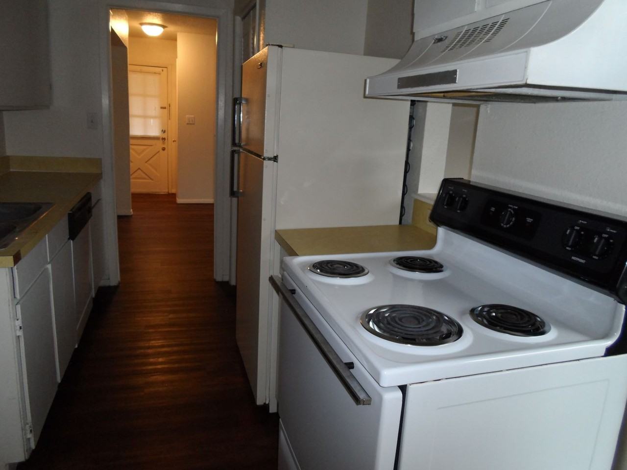 1400 Holleman Dr Apt D - Photo 6 of 13