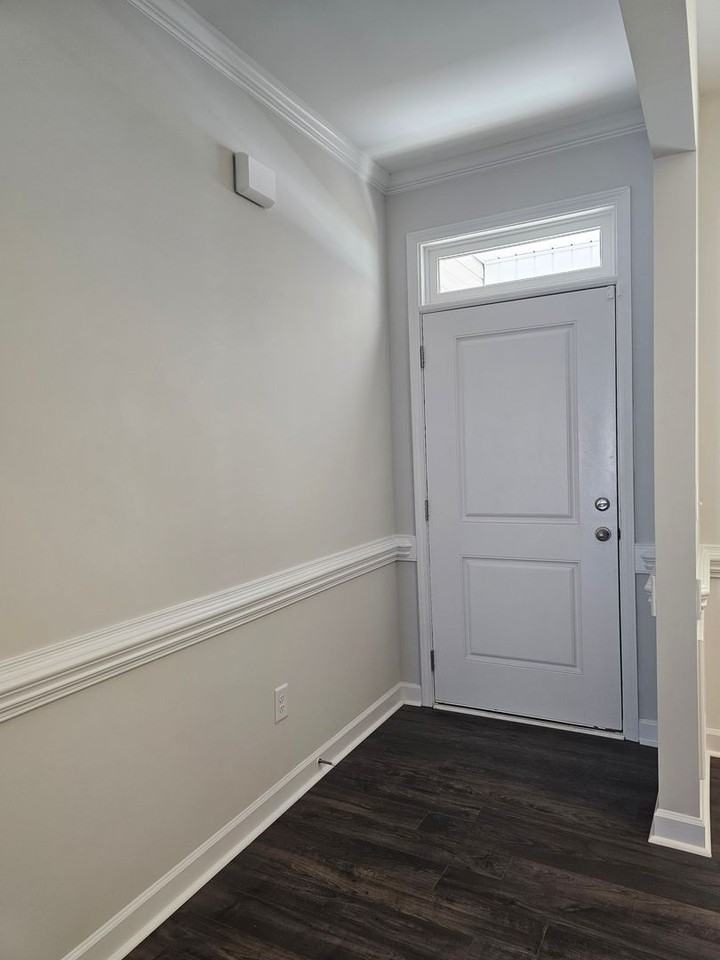 1838 Bluffside Dr - Photo 2 of 18