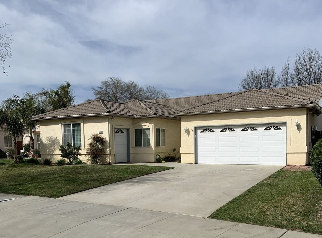 1075 Golf Ave - Photo 2 of 21
