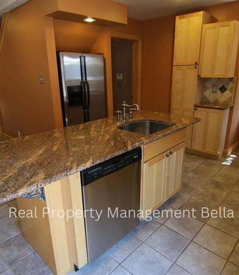 1050 Mohawk St - Photo 6 of 13