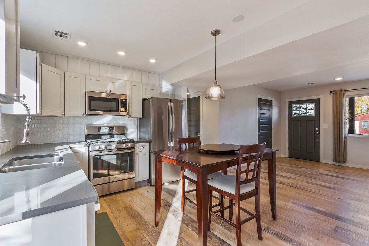 729 Rocky Rd - Photo 5 of 26