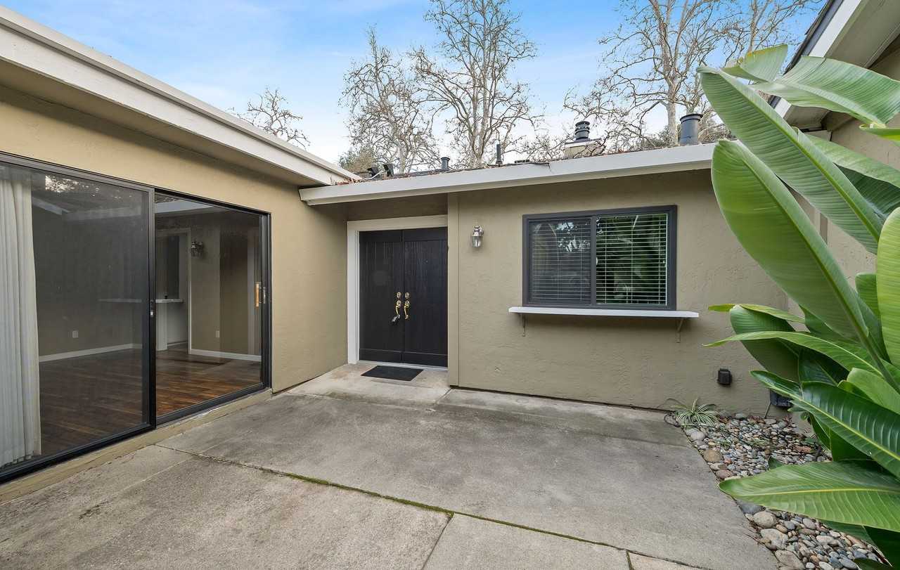 1134 Holly Oak Cir - Photo 3 of 23