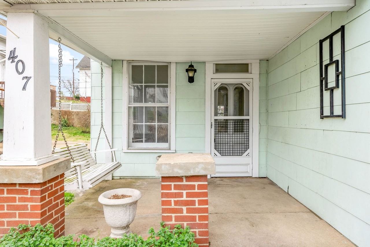 407 S 2nd St - Photo 3 of 26