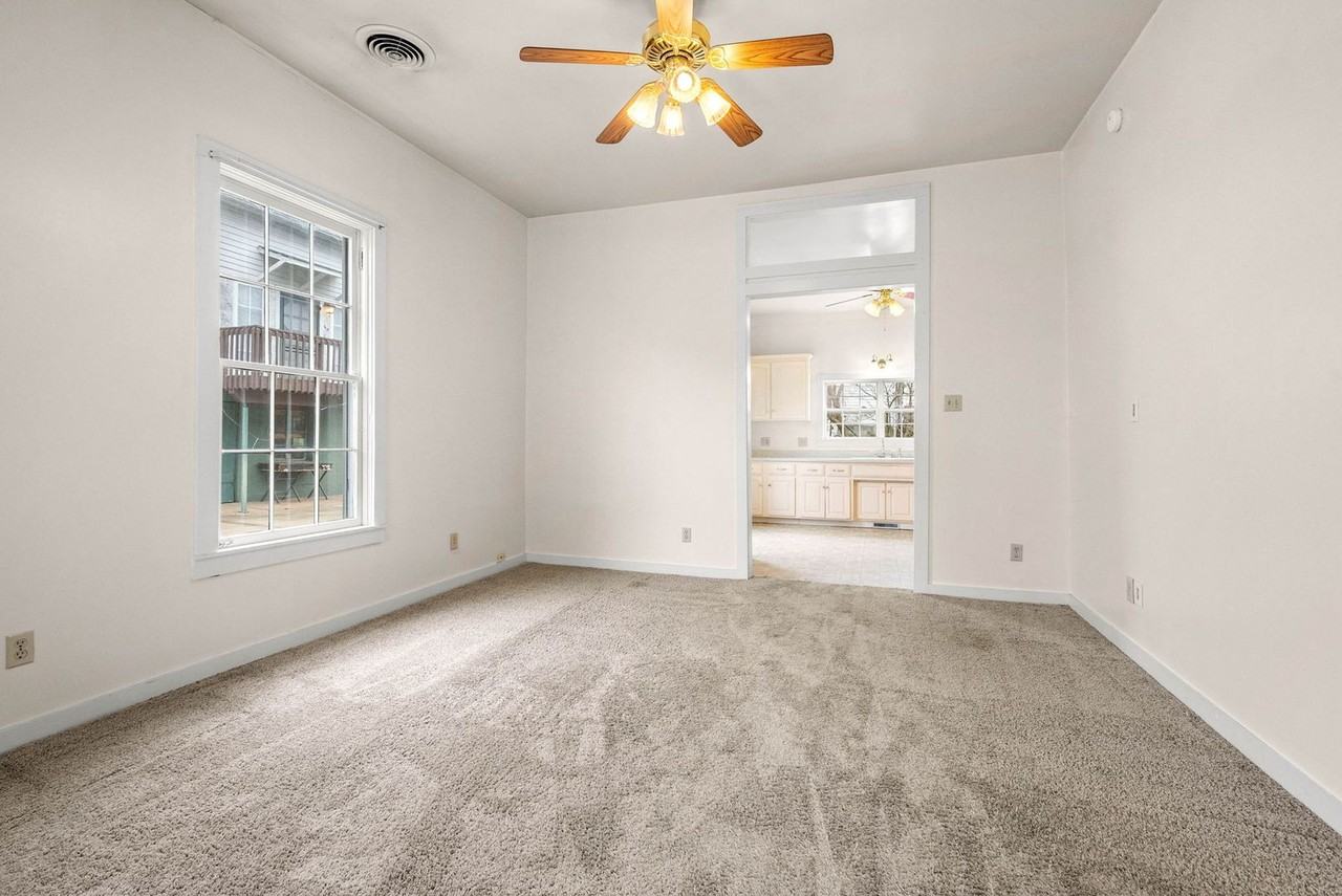 407 S 2nd St - Photo 5 of 26