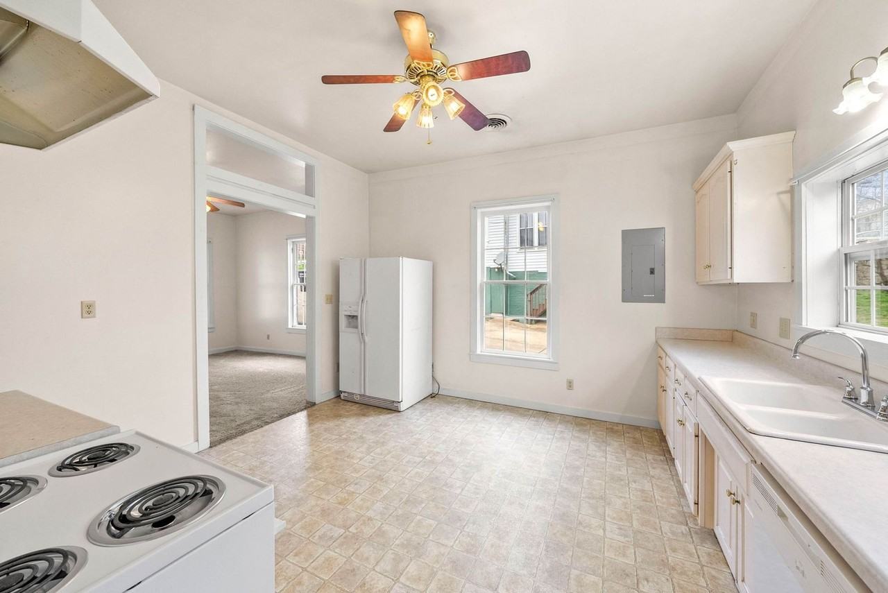 407 S 2nd St - Photo 7 of 26