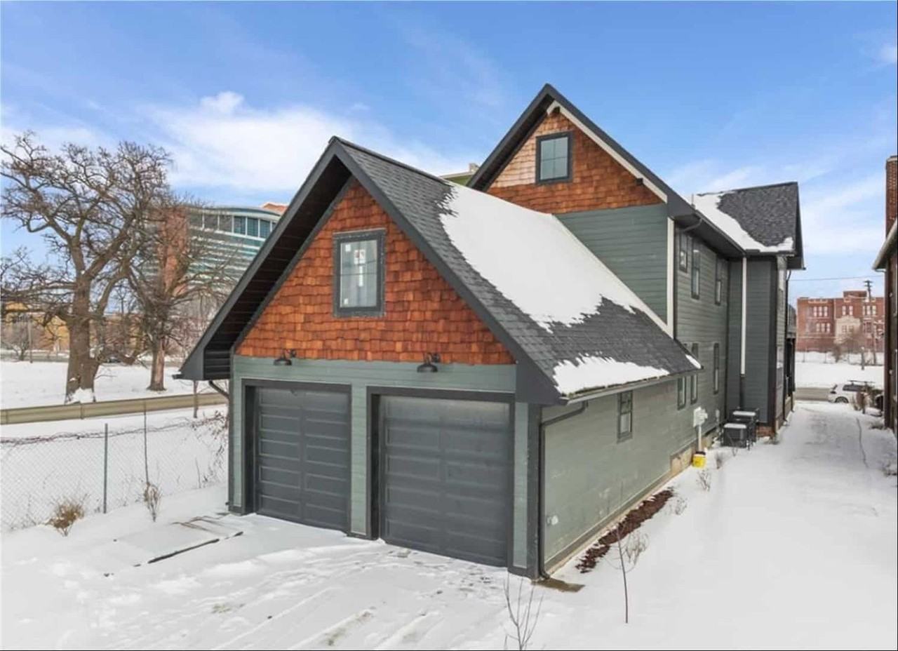 2537 Trumbull St - Photo 3 of 13