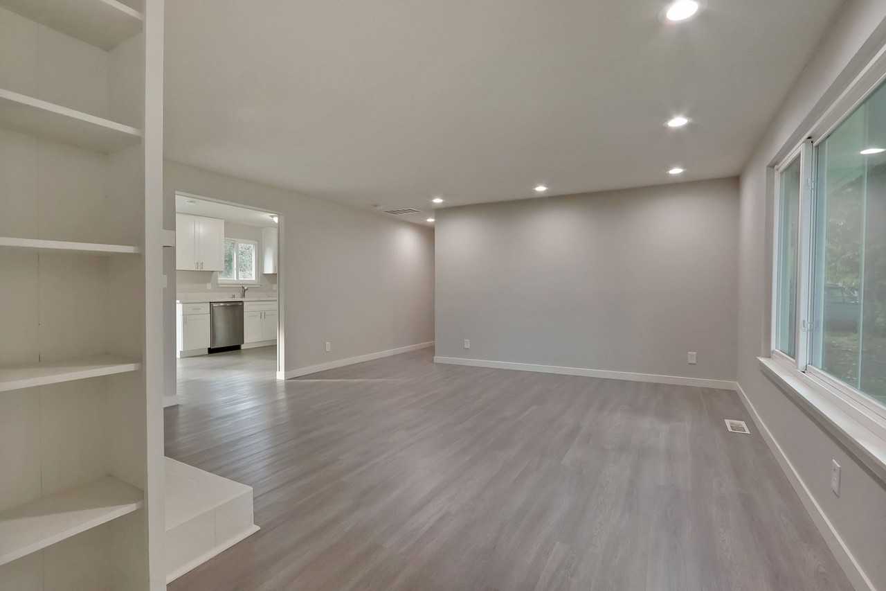 1625 Alder St Se - Photo 2 of 20