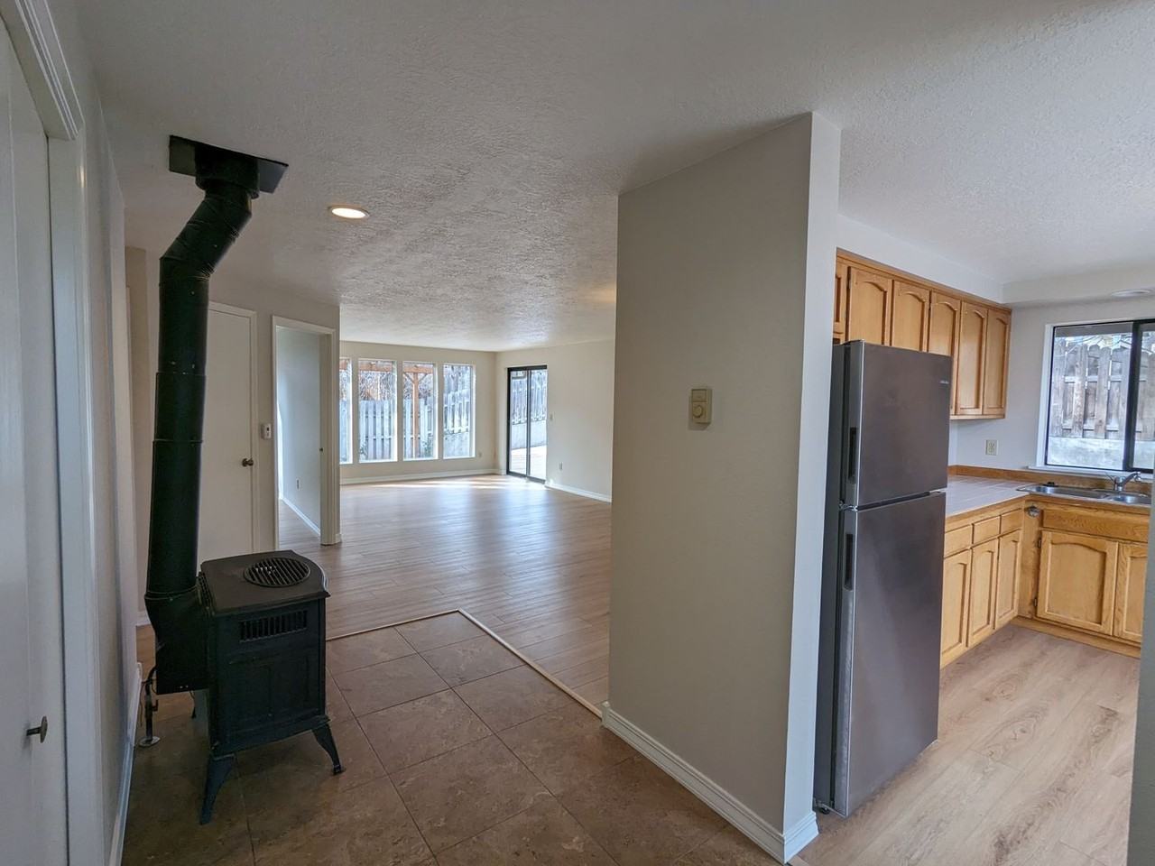 1147 Ne Viking Ct - Photo 2 of 29