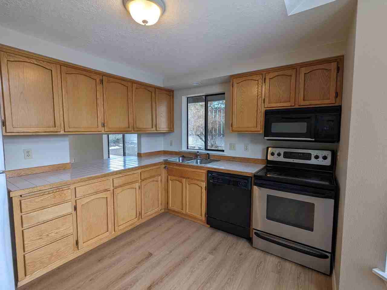 1147 Ne Viking Ct - Photo 4 of 29
