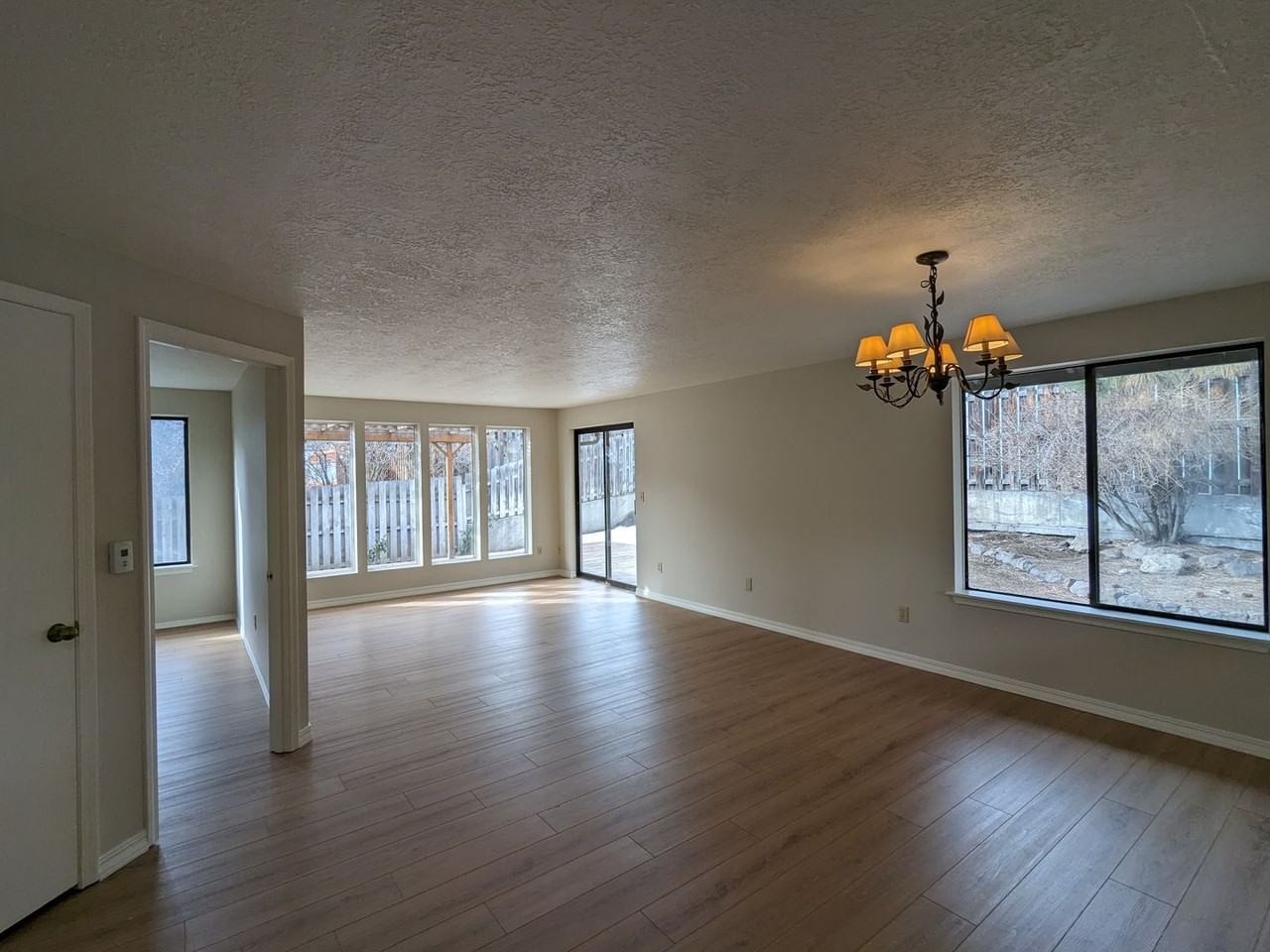 1147 Ne Viking Ct - Photo 7 of 29