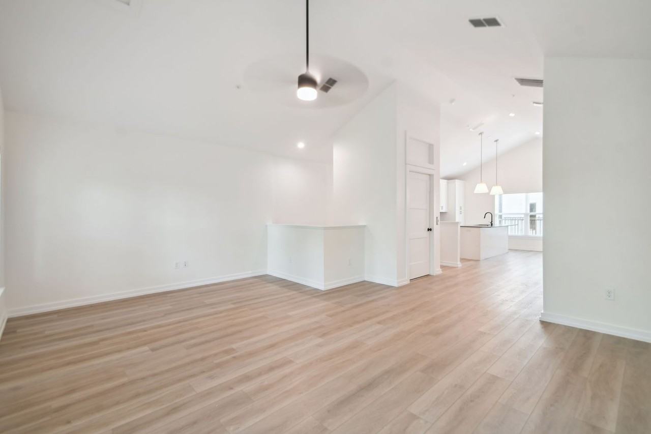 1602 Park Lake St - Photo 3 of 35