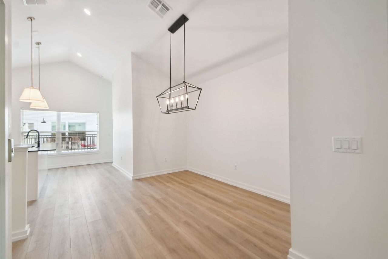 1602 Park Lake St - Photo 6 of 35